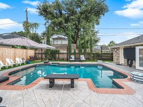 835 W 43rd Street, Houston TX 77018