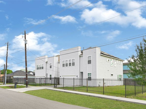 9431 Jutland Road, Houston TX 77033