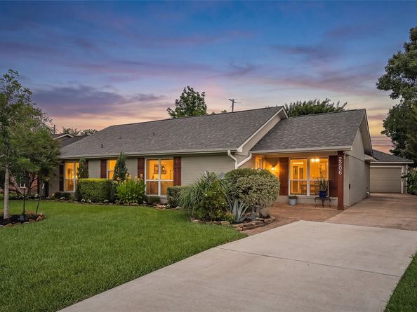 2206 Willowby Drive, Houston TX 77008