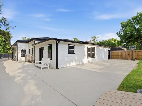 9403 Spaulding Street, Houston TX 77016