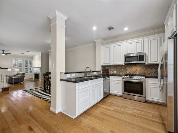 1001 Van Buren Street, Houston TX 77019