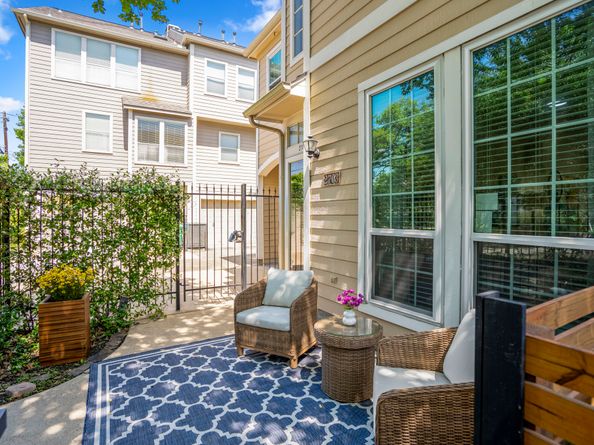 2703 Jackson Street, Houston TX 77004