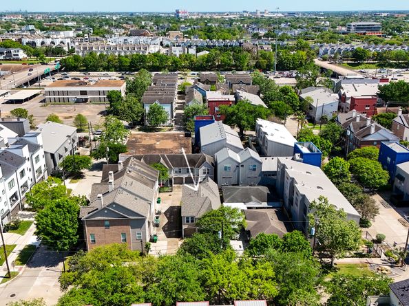 2703 Jackson Street, Houston TX 77004