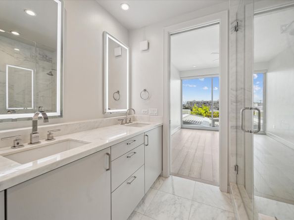 2047 Westcreek Lane 505, Houston TX 77027