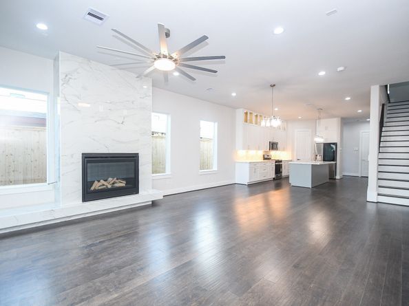 111 E 33rd Street B, Houston TX 77018