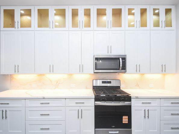 111 E 33rd Street B, Houston TX 77018