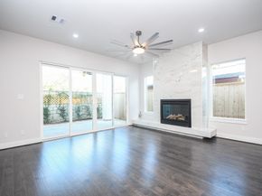 111 E 33rd Street B, Houston TX 77018