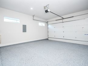 111 E 33rd Street B, Houston TX 77018