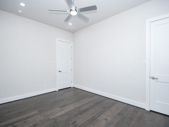 111 E 33rd Street B, Houston TX 77018