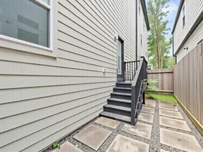 1333 W 22nd Street F, Houston TX 77008