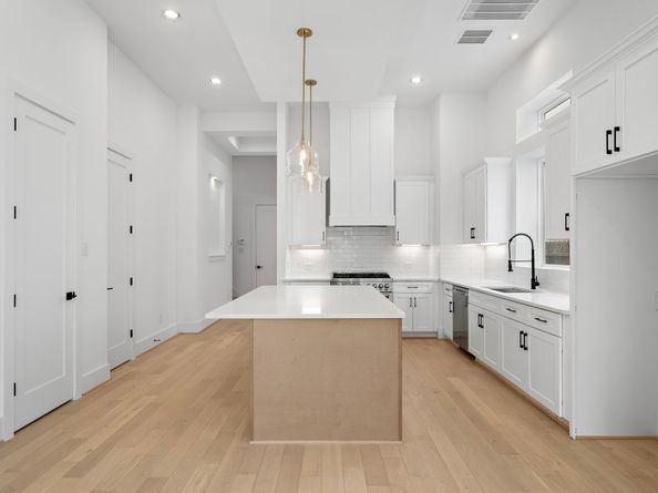 815 W 18th Street, Houston TX 77008