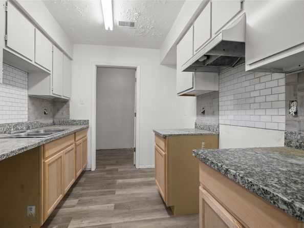 10027 Towne Mist Drive, Sugar Land TX 77498