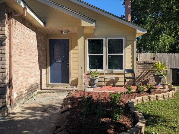 10027 Towne Mist Drive, Sugar Land TX 77498