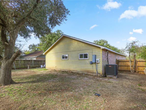 10027 Towne Mist Drive, Sugar Land TX 77498