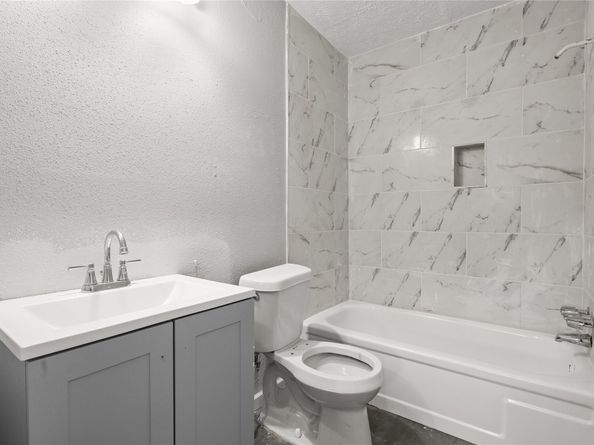 10027 Towne Mist Drive, Sugar Land TX 77498