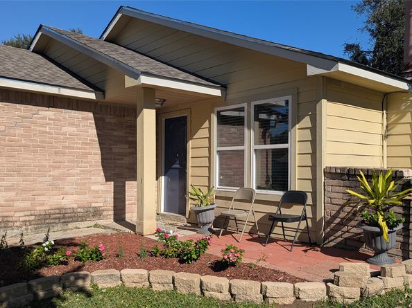 10027 Towne Mist Drive, Sugar Land TX 77498