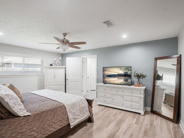 1006 Castle Hill Trail, Houston TX 77339