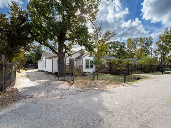 2630 Keeland Street, Houston TX 77093