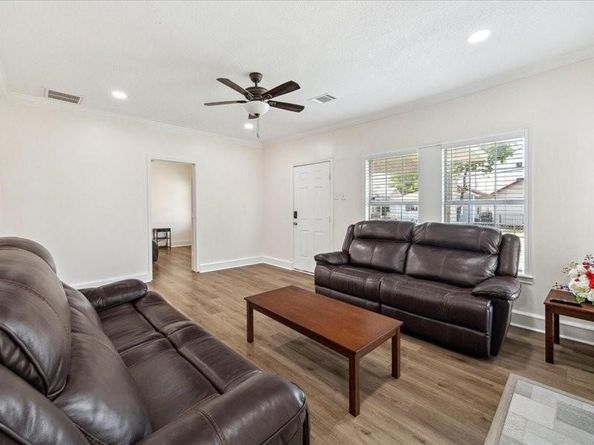 1801 Hussion Street, Houston TX 77003