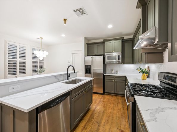 636 E 6th 1/2 Street, Houston TX 77007