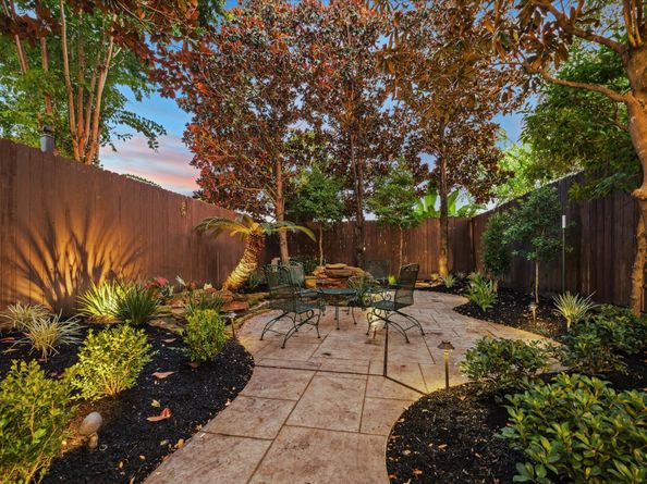 636 E 6th 1/2 Street, Houston TX 77007