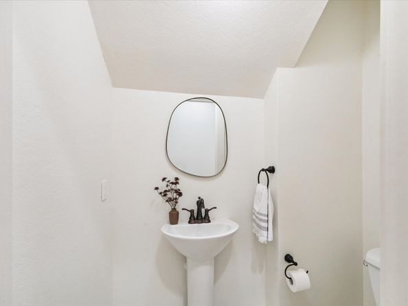 636 E 6th 1/2 Street, Houston TX 77007