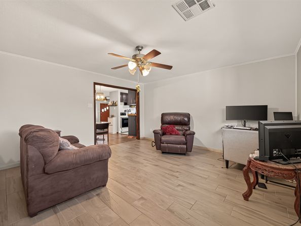 145 E Twickenham Trail, Houston TX 77076