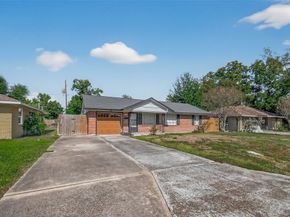 145 E Twickenham Trail, Houston TX 77076