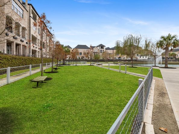 2711 Stelter Place, Houston TX 77007