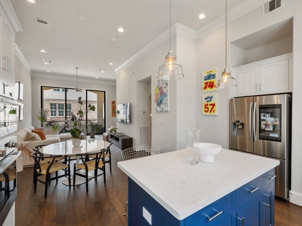 2711 Stelter Place, Houston TX 77007