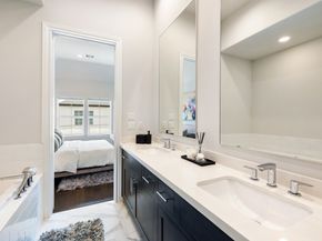 2711 Stelter Place, Houston TX 77007