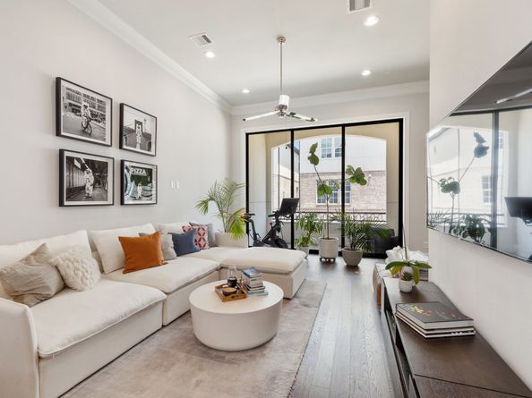 2711 Stelter Place, Houston TX 77007