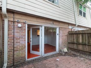 5239 Arboles Drive M, Houston TX 77035