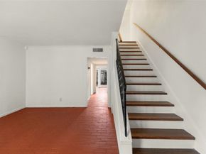 5239 Arboles Drive M, Houston TX 77035