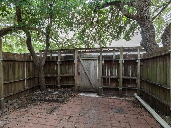 5239 Arboles Drive M, Houston TX 77035