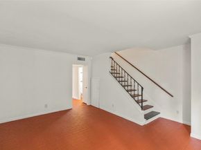 5239 Arboles Drive M, Houston TX 77035