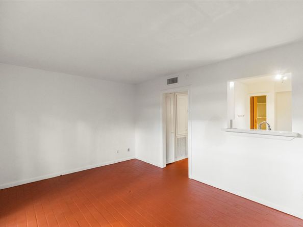 5239 Arboles Drive M, Houston TX 77035