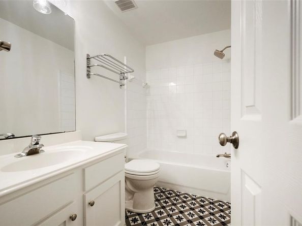 101 N Villa Oaks Drive, The Woodlands TX 77382