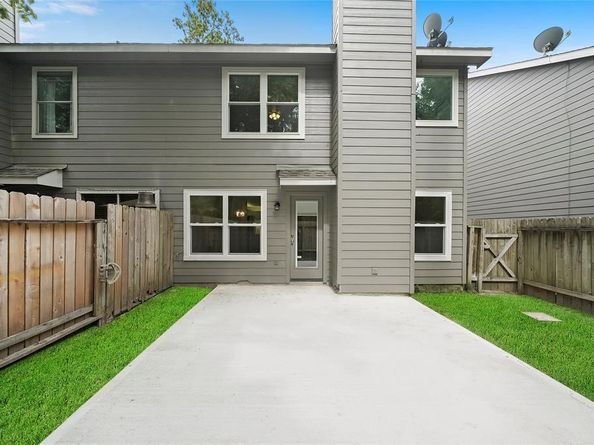 101 N Villa Oaks Drive, The Woodlands TX 77382