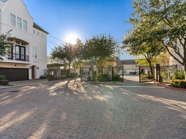 10937 Wrenwood Manor, Houston TX 77043