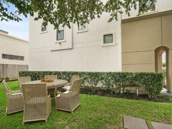 3101 Fairdale Oaks E, Houston TX 77057