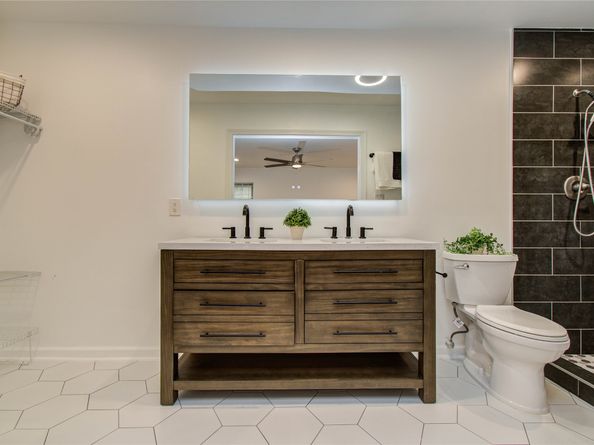 16 N Circlewood Glen, The Woodlands TX 77381