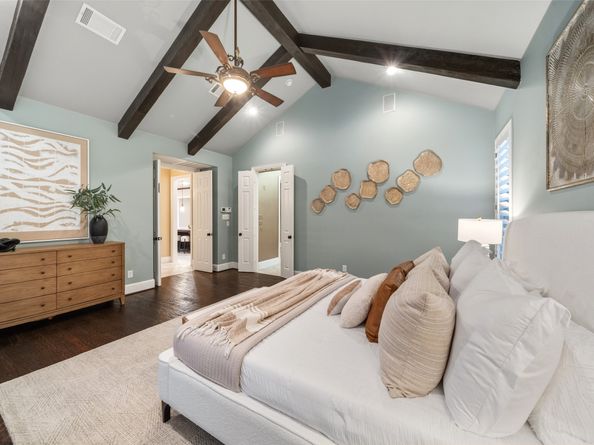 7 Moatwood Court, The Woodlands TX 77382