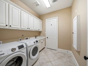 7 Moatwood Court, The Woodlands TX 77382