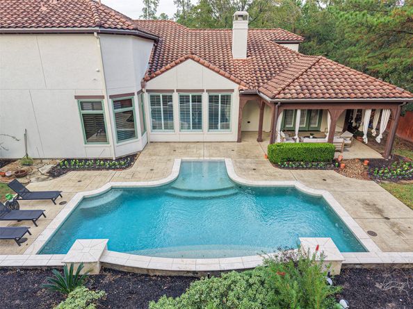 7 Moatwood Court, The Woodlands TX 77382