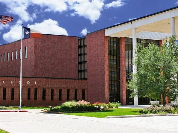 7 Moatwood Court, The Woodlands TX 77382