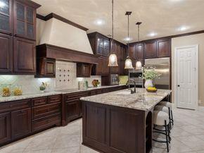 7 Moatwood Court, The Woodlands TX 77382