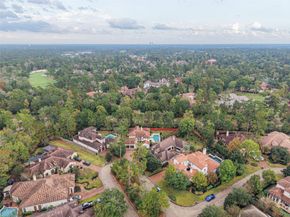 7 Moatwood Court, The Woodlands TX 77382