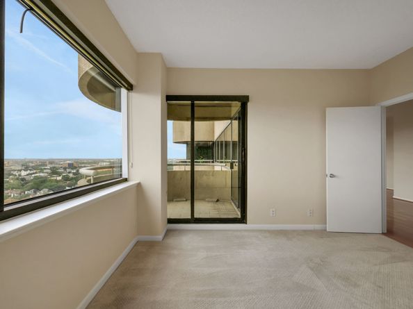 5000 Montrose Boulevard 18C, Houston TX 77006