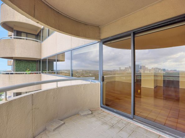 5000 Montrose Boulevard 18C, Houston TX 77006